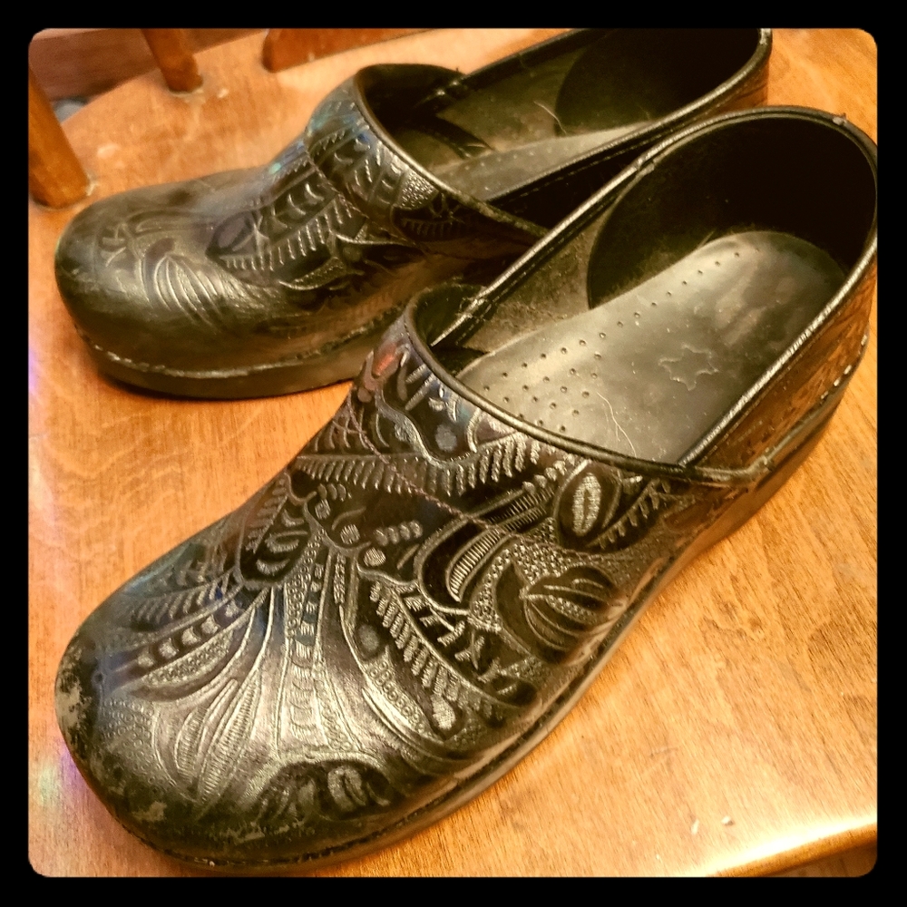Dansko nursing clogs( black)